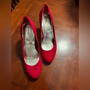 Red Pumps